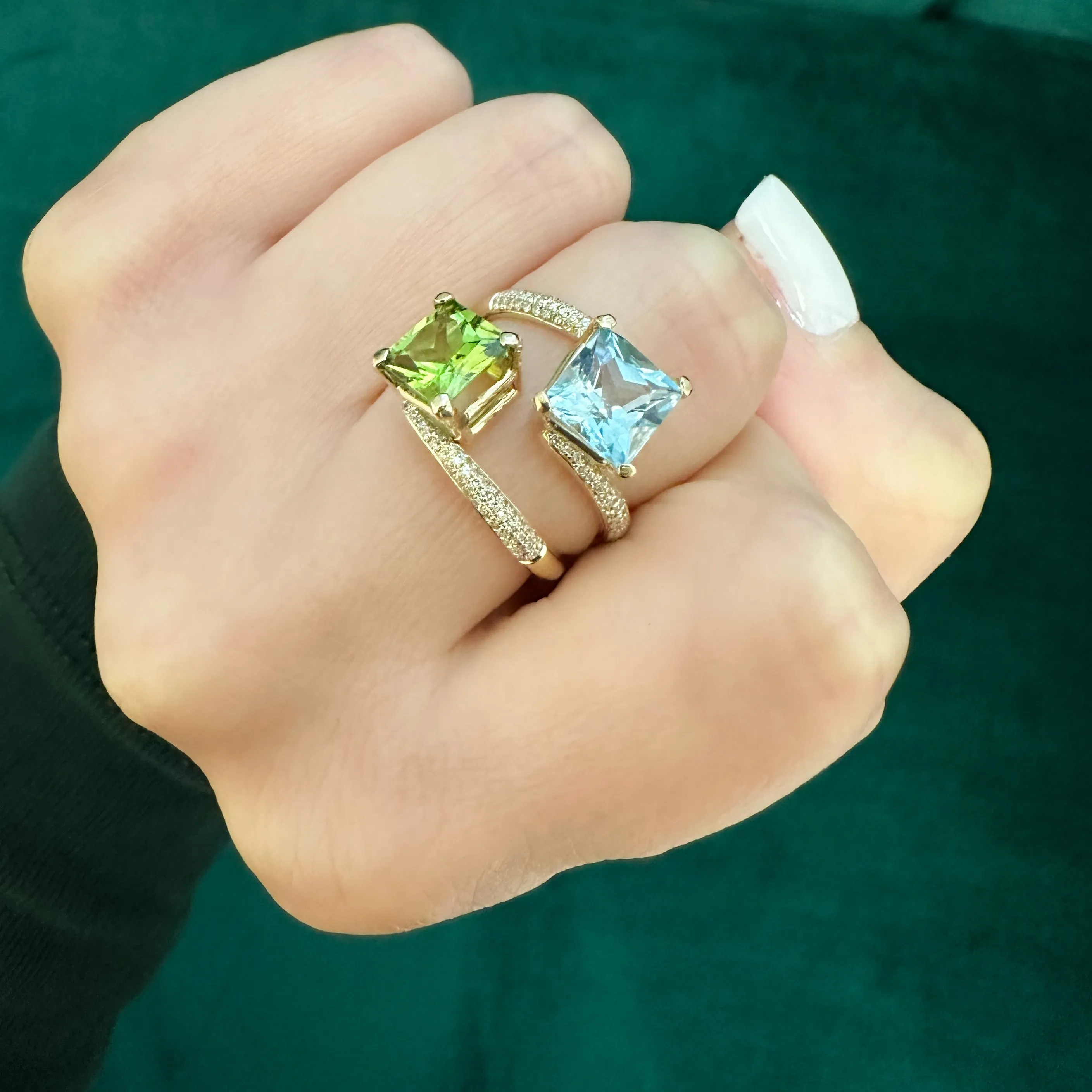14K Gold Diamonds and Peridot Ring
