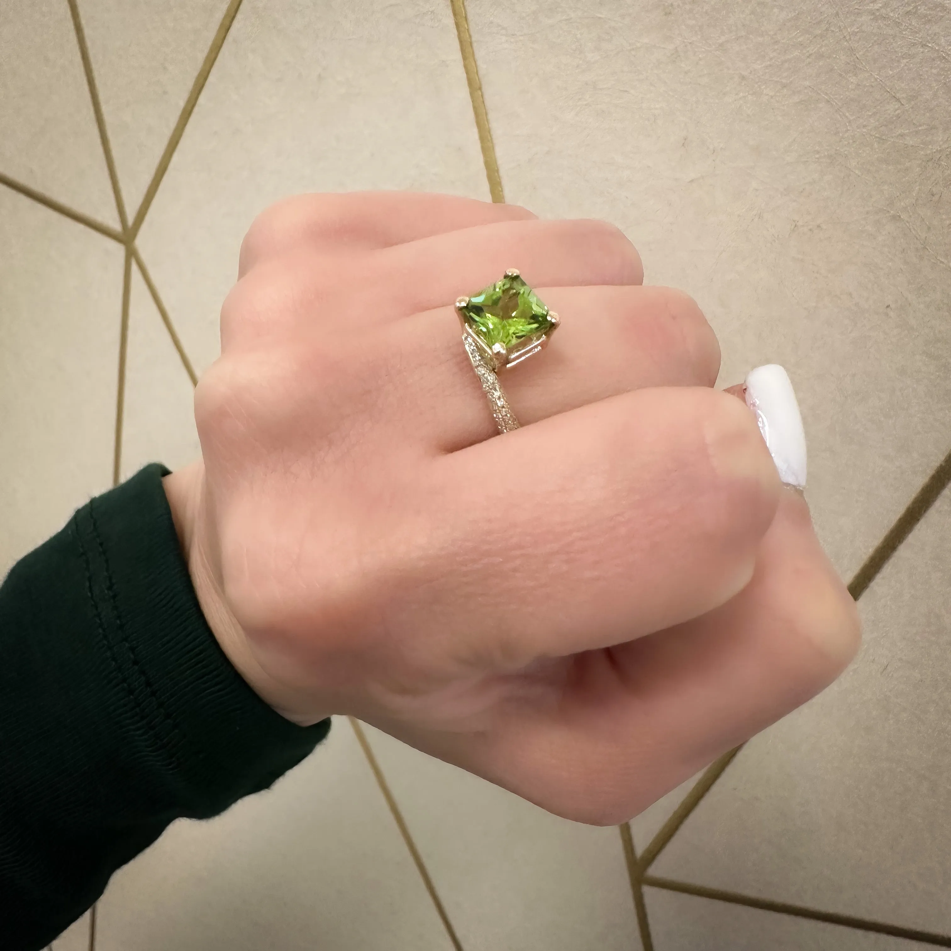 14K Gold Diamonds and Peridot Ring