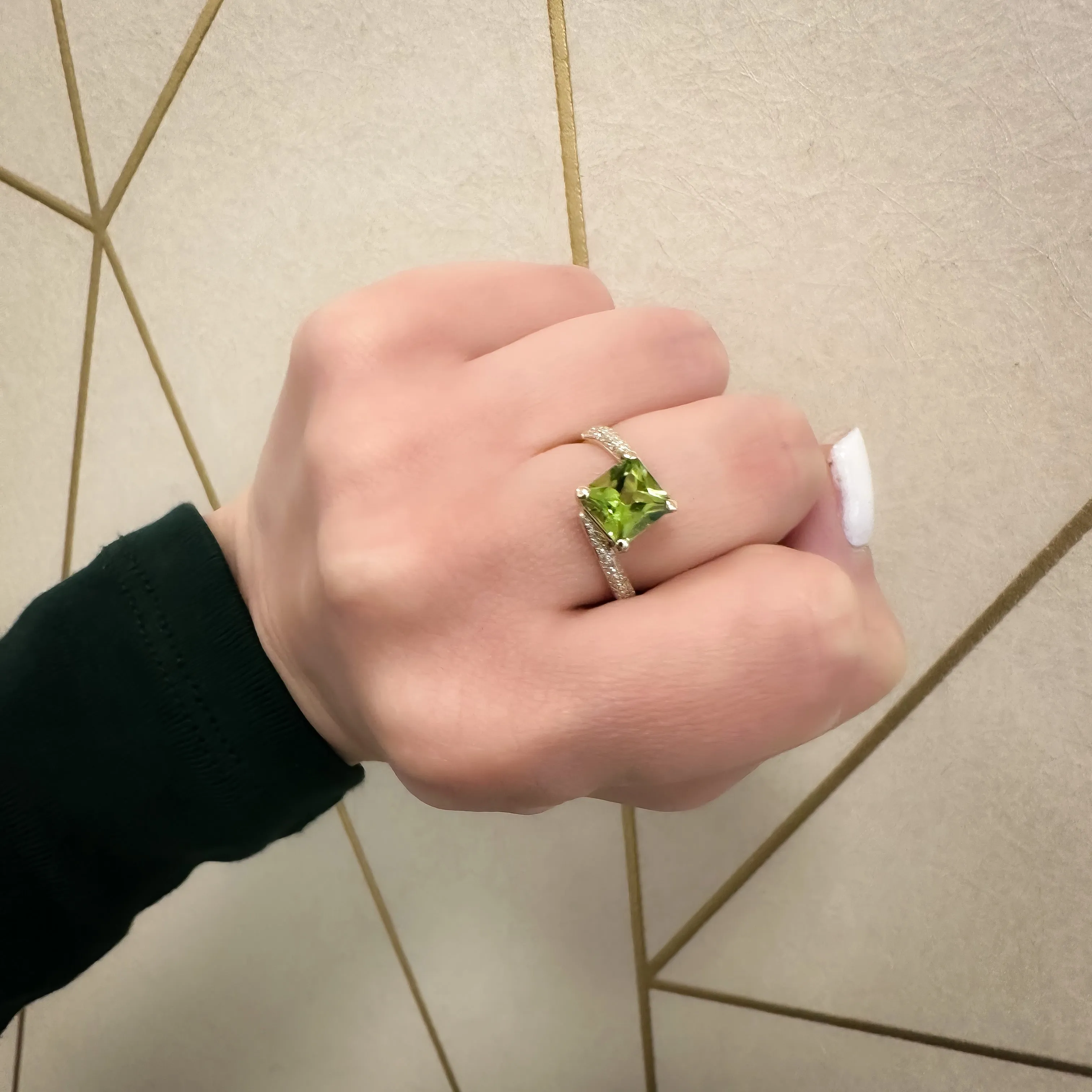 14K Gold Diamonds and Peridot Ring