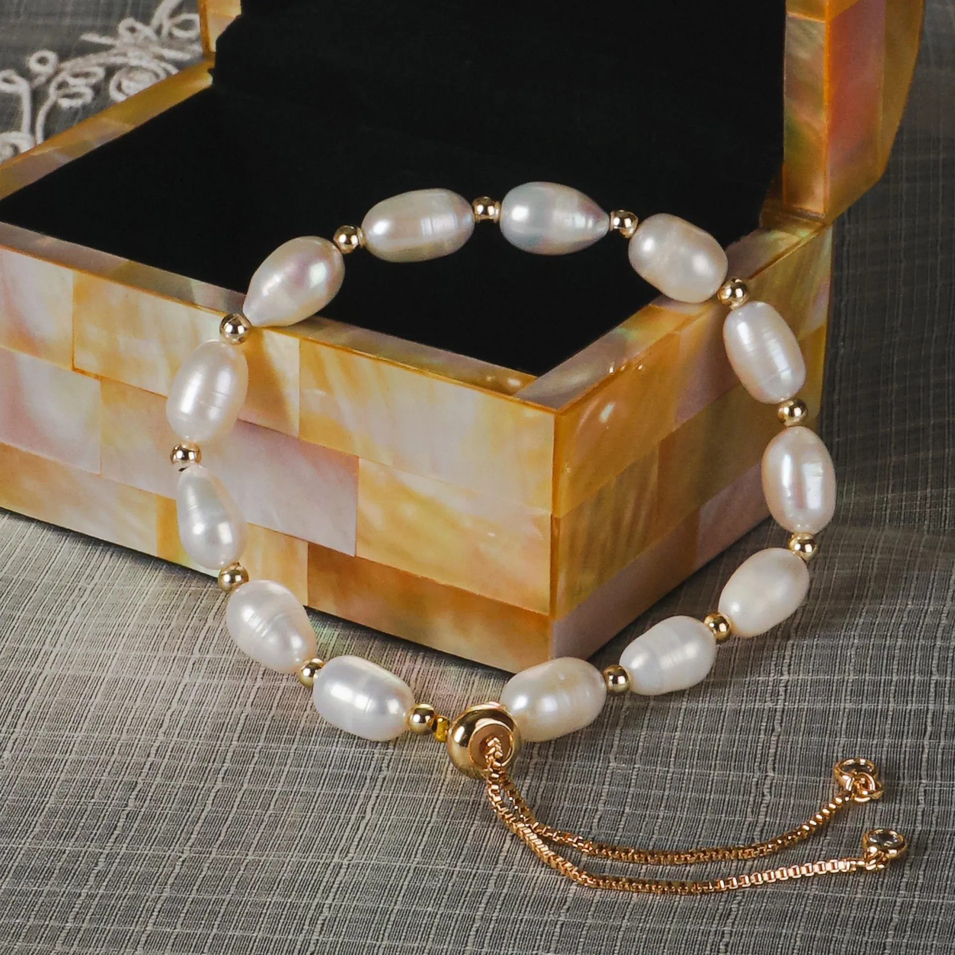 Adjustable Pearl Bracelet White