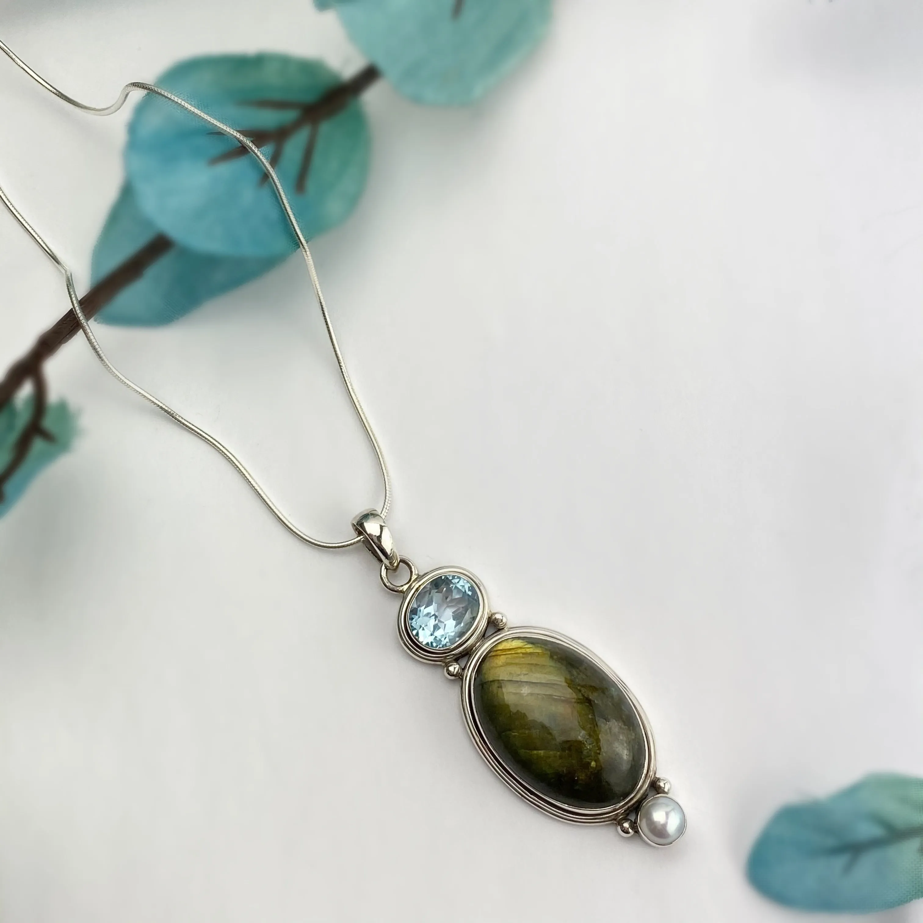 Leah Pendant - VP409
