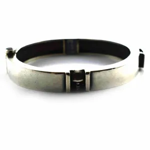 Skull silver bangle with onxy stone